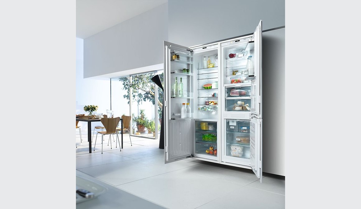 Miele Integrated Fridge Freezer Combination with Plumbed In Ice Maker W