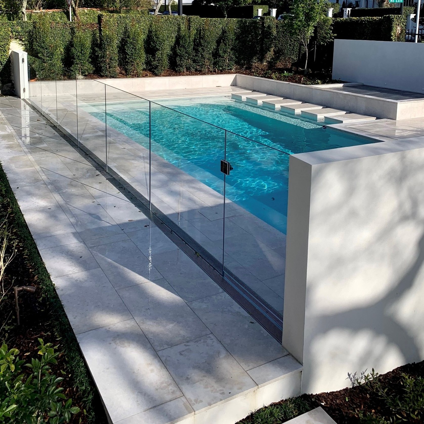 Modern Glass Pool Fences & Railings | Aquaview