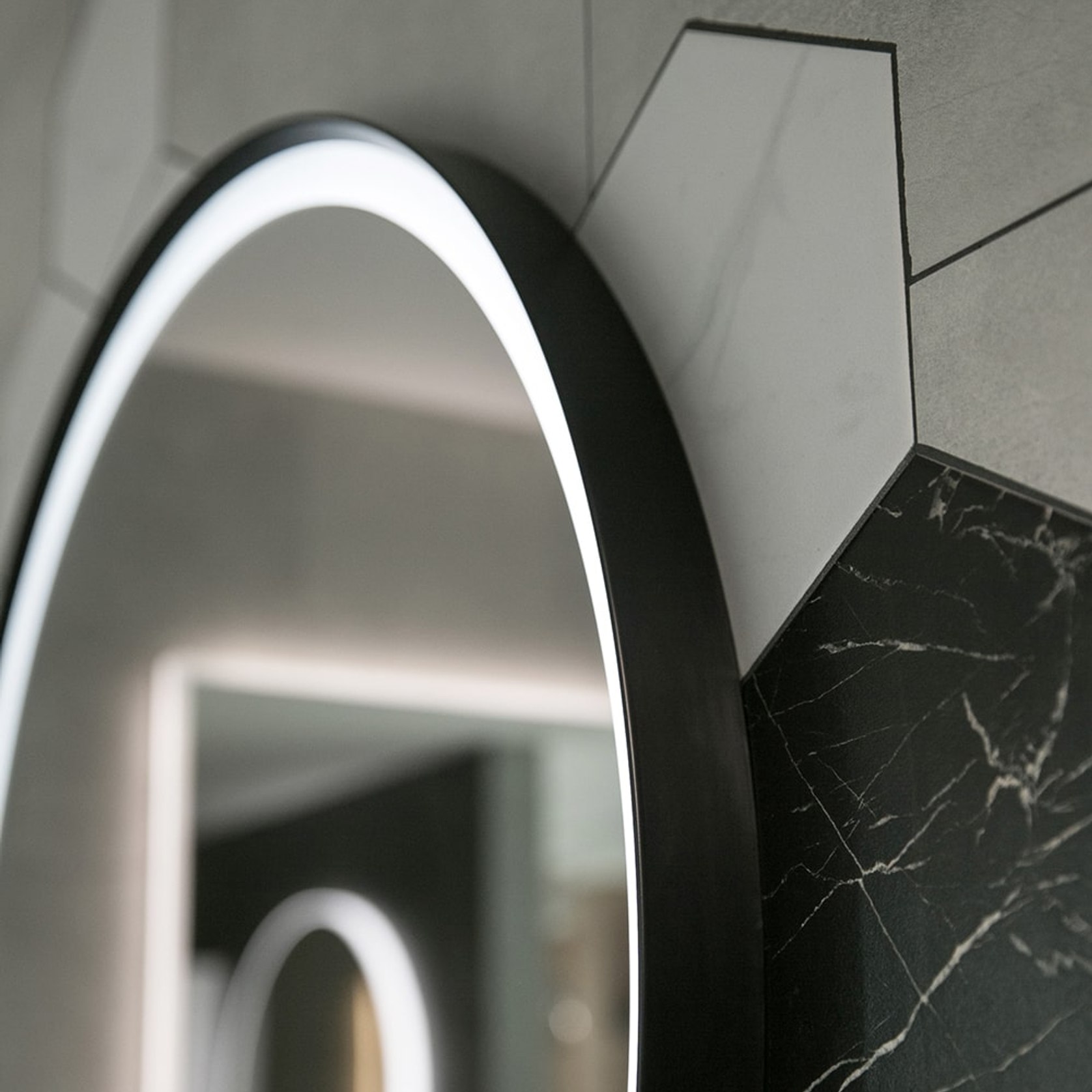 Black Metal Framed Round LED & Demister Mirror 600 | ArchiPro NZ