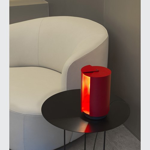 Carmine Red Pivotante à Poser Table Lamp