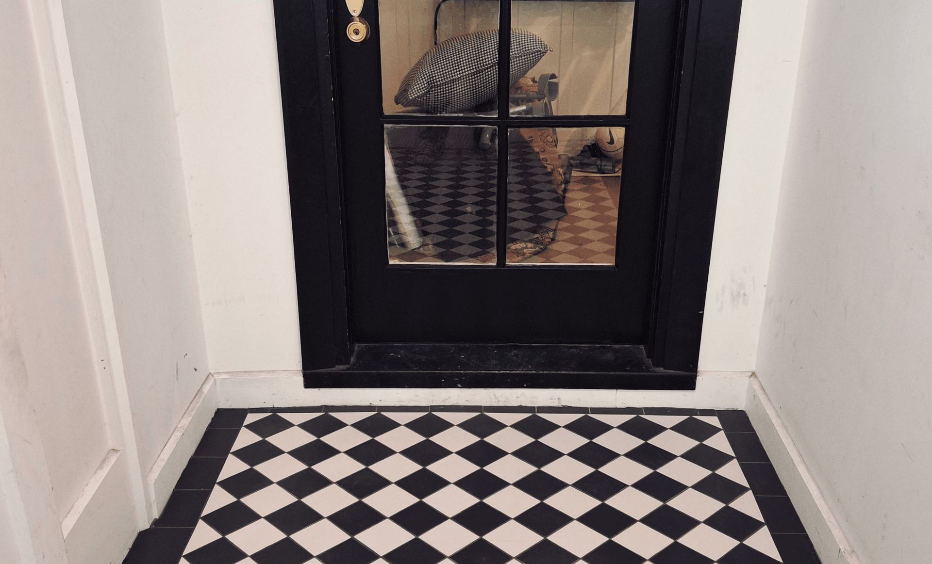 Colonial style tiled porch