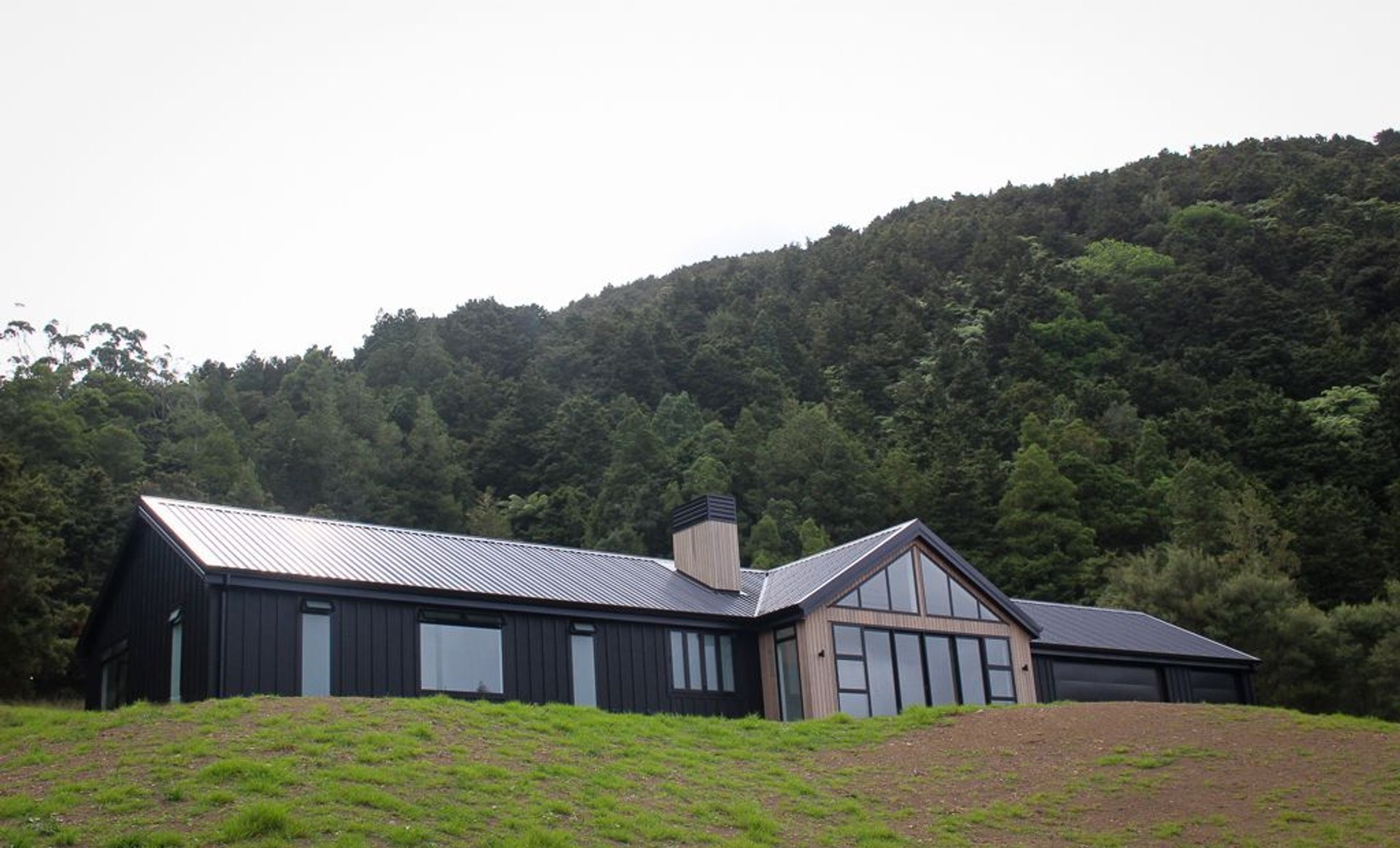 Black & Cedar Family Home - Kauri, Northland